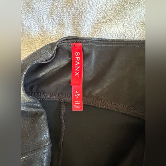 SPANX Faux Leather NEW condition - Picture 6 of 8